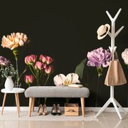 Фототапет – Елегантни цветя на тъмен фон