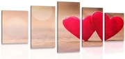картини от 5 части – Червени сърца на дървена текстура