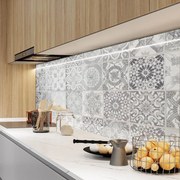 Стъклен гръб за кухня с винтидж плочки в сиво