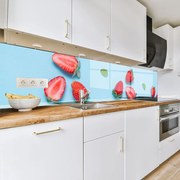 Стъклен гръб за кухня - Ягоди