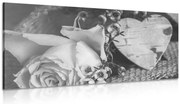 Картина на платно – Рози и сърчице във винтидж черно-бяло