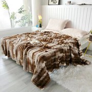 Кафяво покривало за легло от микроплюш 150x200 cm Victory – My House