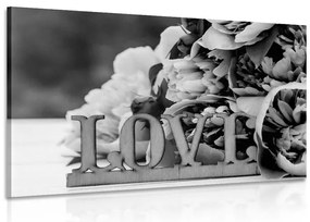 Картина на платно – Божури с надпис Love в черно-бяло
