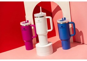 Бял термос 1,18 l Quencher H2.O FlowState Tumbler Frost – Stanley