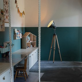 Индустриална подова лампа с триножник черна с дърво - Mangoes