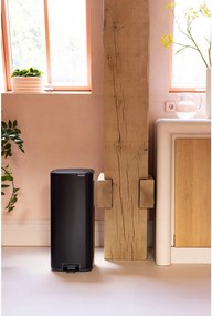 Матово черно стоманено кошче за боклук с педал 30 l Bo – Brabantia