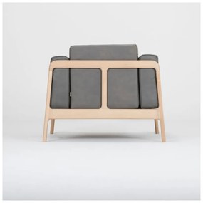 Тъмно сив фотьойл от биволска кожа с масивна дъбова конструкция Fawn - Gazzda