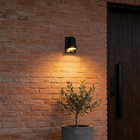 Външна стенна лампа черна IP44 с датчик за движение - Femke