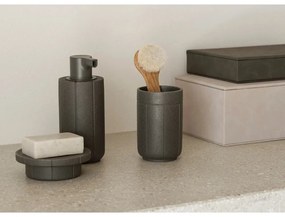 Сива сапунерка от полиресин Kua – Blomus