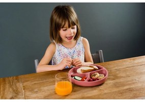 Силиконова детска чиния в тухлен цвят 19x20,5 cm Dusky Pink – Kindsgut