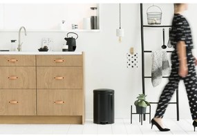 Матово черно стоманено кошче за боклук с педал 20 l NewIcon – Brabantia