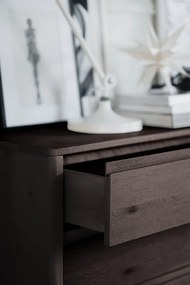 Скрин от декор от дъб в тъмно естествен цвят 110x70x45 cm Melstone – Rowico