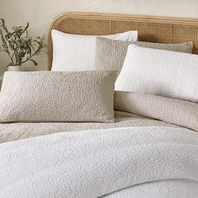 Бяло двойно удължено крепово спално бельо 230x220 cm Crinkle Seersucker – Catherine Lansfield