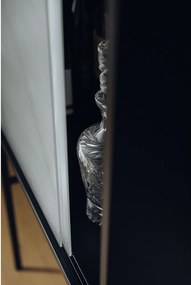 Черна витрина с плъзгащи се врати 70x109x40 cm Lekko – noo.ma