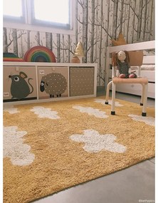 Памучен ръчно изработен детски килим подходящ за пране горчица 120x160 cm Clouds Mustard – Lorena Canals
