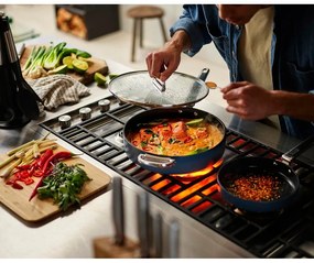 Тиган с капак с керамично покритие ø 28 cm Space – Joseph Joseph