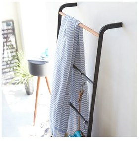 Черна декоративна стълба с детайли от букова дървесина Стълба Tower - YAMAZAKI