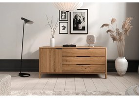 Нисък скрин от масивен дъб в естествен цвят 140x64 cm Twig – The Beds