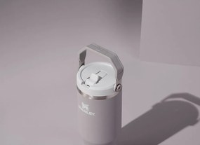 Светлосив термос от неръждаема стомана 600 ml IceFlow™ Flip Straw 2.0 Tumbler Ash – Stanley