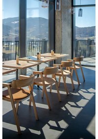 Трапезен стол с подлакътници от масивен дъб в естествен цвят Flip – Gazzda