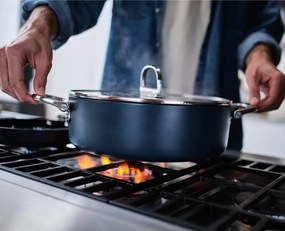 Касерола с капак с керамично покритие подходяща за индукционен котлон Space – Joseph Joseph