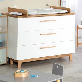 Бял нисък скрин от дъб с маса за преповиване 118x104 cm Finn - Roba