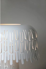 Бяла настолна лампа с метален абажур (височина 38 cm) Verbera – Markslöjd