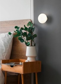 Бяла стъклена LED стенна лампа с USB ø 15,5 cm Earl – Reality