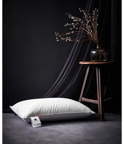 Възглавница с пух 50x70 cm Capella High – Universe of Sleeping