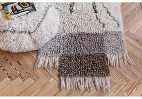 Бяла вълнена табуретка Berber Soul – Lorena Canals