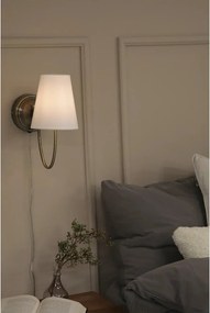 Бяла/в месингов цвят стенна лампа за контакт Amar – Markslöjd