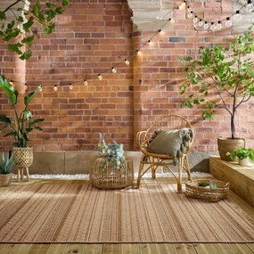 Външен килим в естествен цвят 160x230 cm Farah Stripe – Flair Rugs