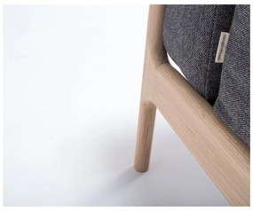 Фотьойл от дъбово дърво с тъмносива текстилна седалка Fawn - Gazzda