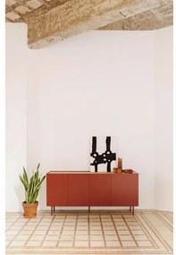 Червен нисък скрин от декор от дъб 165x78 cm Arista – Teulat