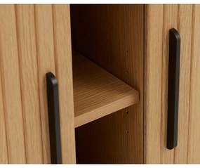 Скрин от дъбов декор с плъзгащи се врати в естествен цвят 120x76x45 cm Nola – Unique Furniture