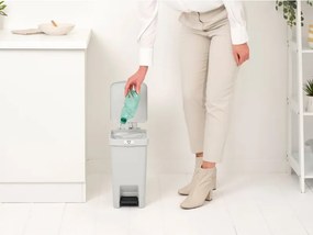 Кош за боклук с педал Brabantia StepUp 1008476, 10 л, Екологични материали, Голям отвор, Светлосив