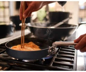 Тигани 2 бр. с керамично покритие Space – Joseph Joseph