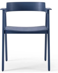 Син трапезен стол с подлакътници от масивен дъб Flip – Gazzda