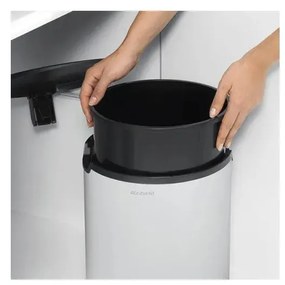 Бяло вградено стоманено кошче за боклук 15 l – Brabantia