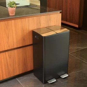 Матово черно стоманено кошче за боклук 2x30 l за рециклиране с педал Aliya – Spirella