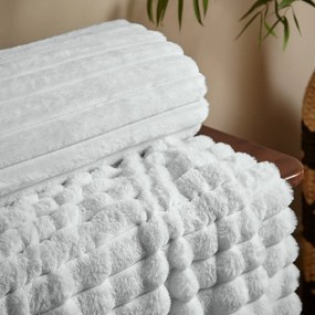 Бяло одеяло от микроплюш 130x170 cm Cosy Ribbed – Catherine Lansfield