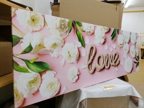 Картина на платно – С надпис Love в романтично изпълнение