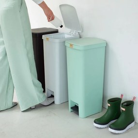 Кош за боклук с педал Brabantia StepUp 1005558, 40 л, Екологични материали, Голям отвор, Светлозелен