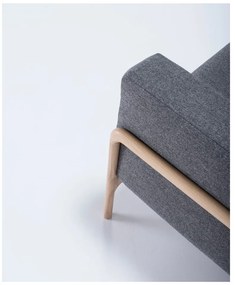 Фотьойл от дъбово дърво с тъмносива текстилна седалка Fawn - Gazzda