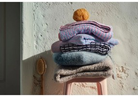 Бяла/синя хавлиена кърпа от тери със смес от бамбук 70x140 cm Nuance – JUNA