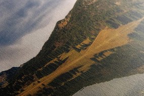 Картина на платно – Езеро под хълмовете