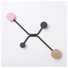 Черна закачалка за стена с розов детайл Hook - Gazzda