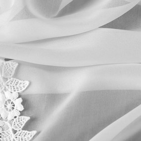 Романтична бяла завеса LILI от лек шифон с бродерия и халки за окачване Šírka: 400 cm | Dĺžka: 140 cm