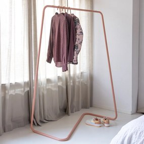 Стоманена стойка за дрехи в цвят сьомга 118x160x57 cm Hang-On – Spinder Design