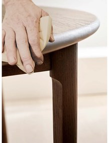 Кафява кръгла сгъваема трапезна маса от масивен дъб ø 120 cm Noor – Hammel Furniture